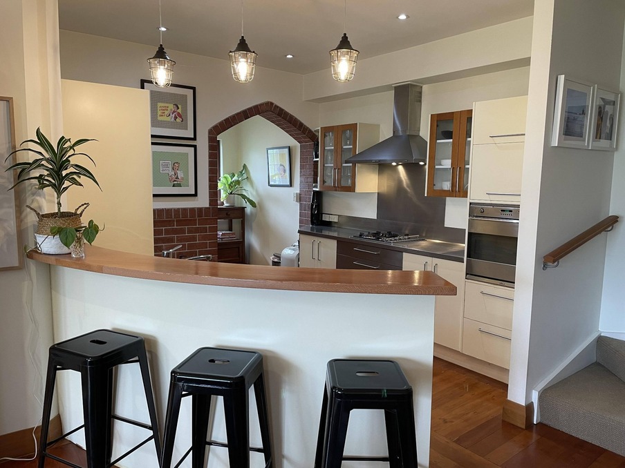 Spacious apartment in Wellington CBD, private, luxury living with private garden