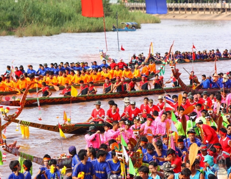 Boun Suang Heua in Luang Prabang • HelpALittle LaosHelpALittle