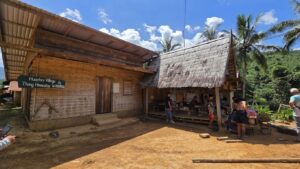 laos- laos homestay David Allan