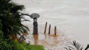 laos- laos rainy days luang prabang David Allan 2